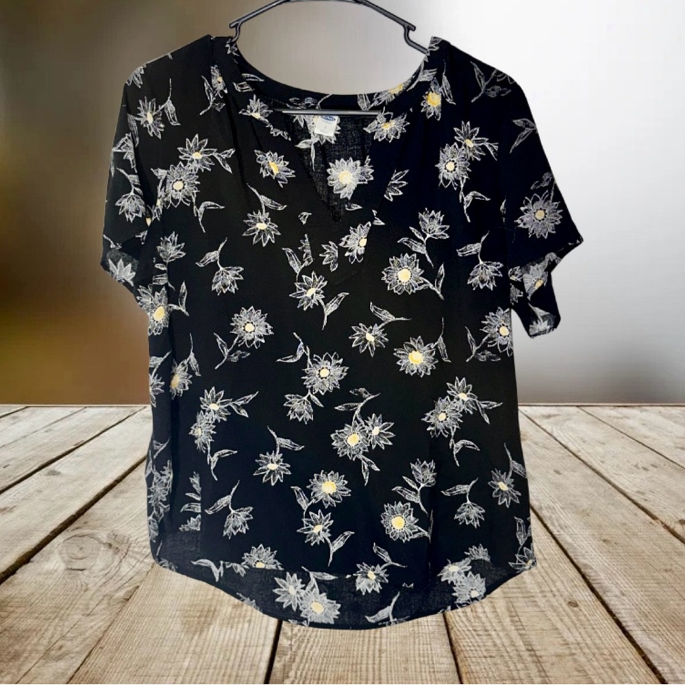 Old Navy V-neck blouse